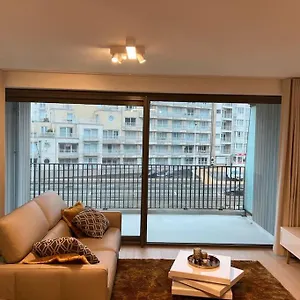 Luxueus 4p Zeezicht & Parking Appartement